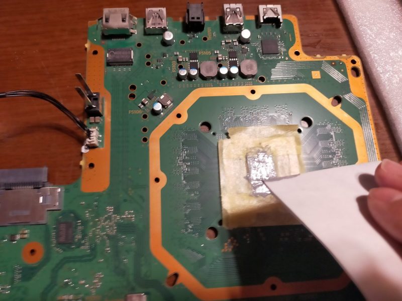 グリス塗り広げ